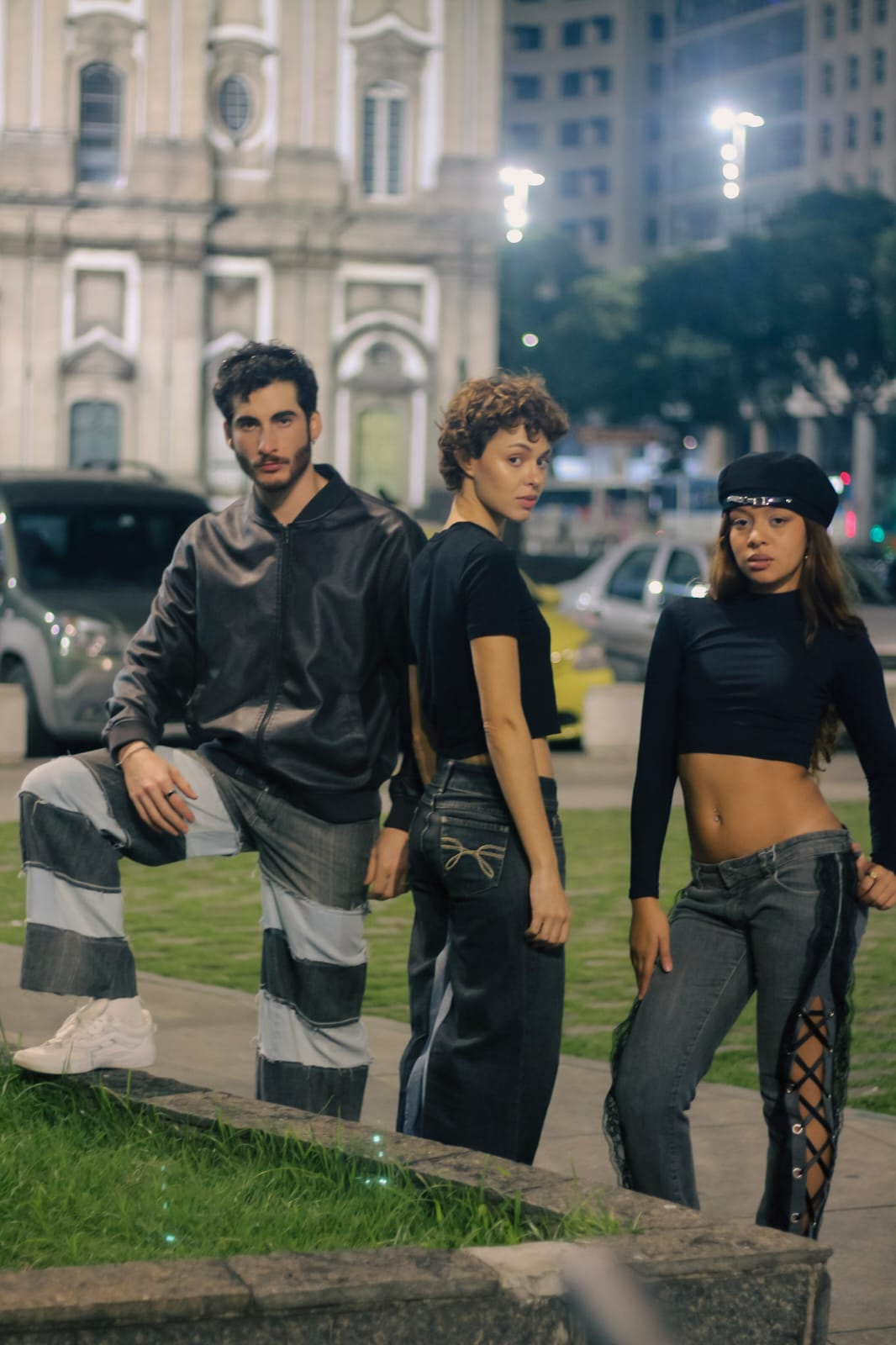 Trio em jeans patchwork no Centro do Rio